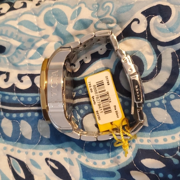 invicta 22768 watch with a yellow 1 slot dive case - Picture 2 of 9